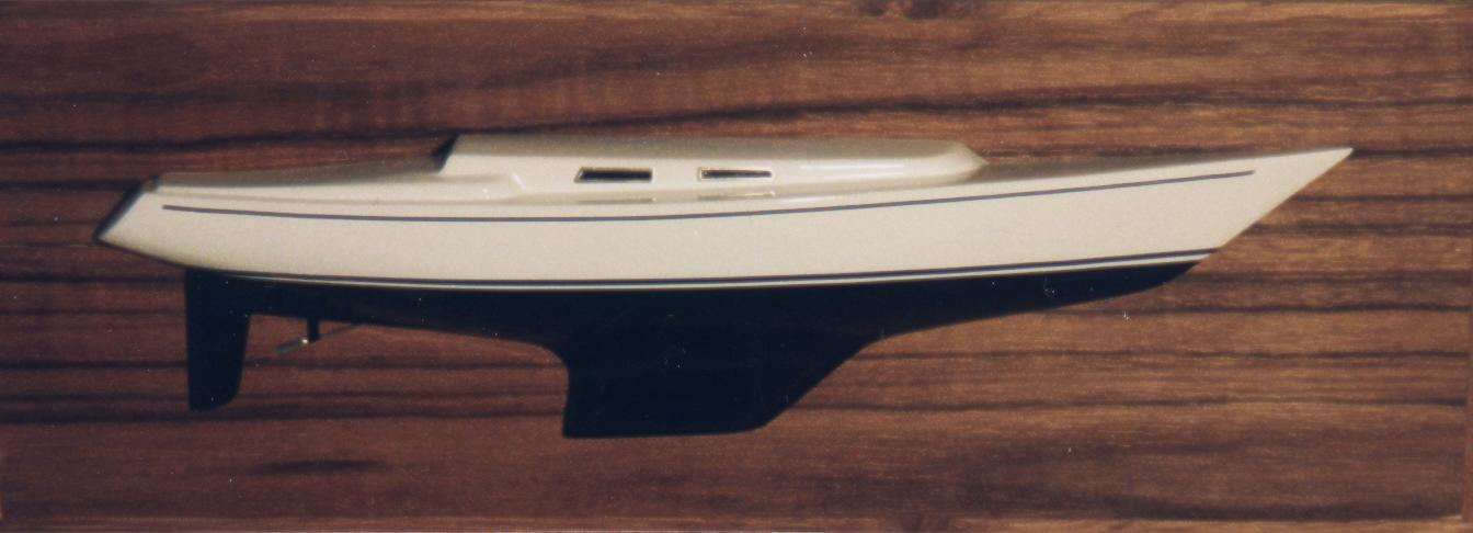 Halvmodell av Omega 42, skala 1:35