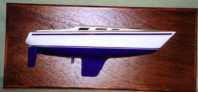 Halvmodell av Sweden Yachts C34, skala 1:20