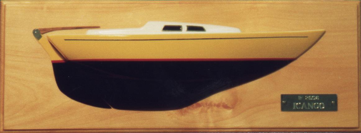 Halvmodell av IF / Internationell Folkbåt, skala 1:35